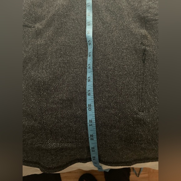 dark grey lululemon long sleeve shirt - Picture 6 of 10